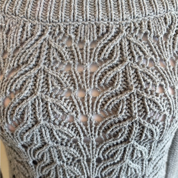 Cachè Luxe Gray Open Knit  Scalloped Sweater Size Snall - Picture 4 of 14